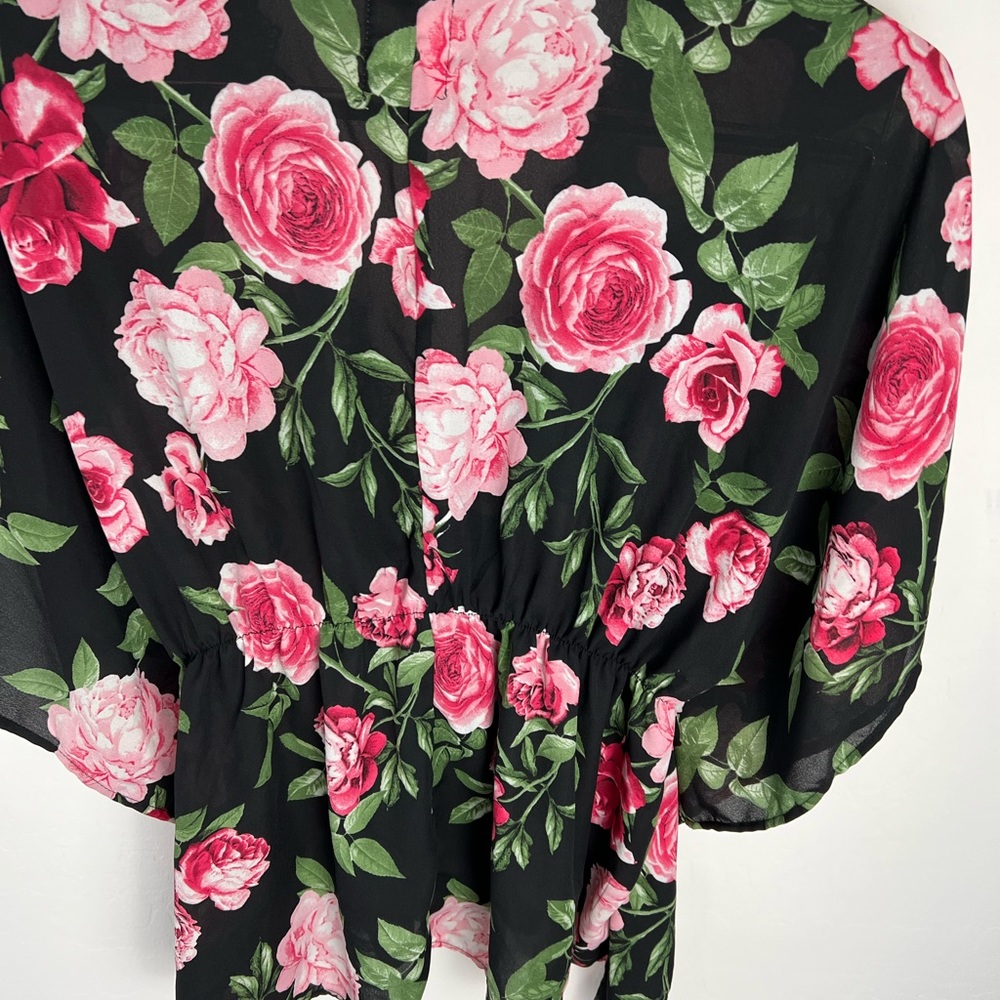 Pink rose flower design light weight blouse by Haute Project Top Size 1X - Picture 5 of 5